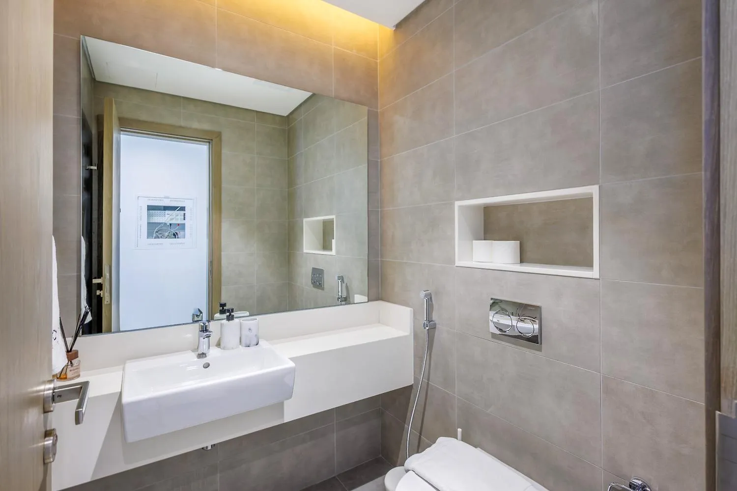 Charming 1 Bedroom Apt In Mbr - Near Downtown Dubai