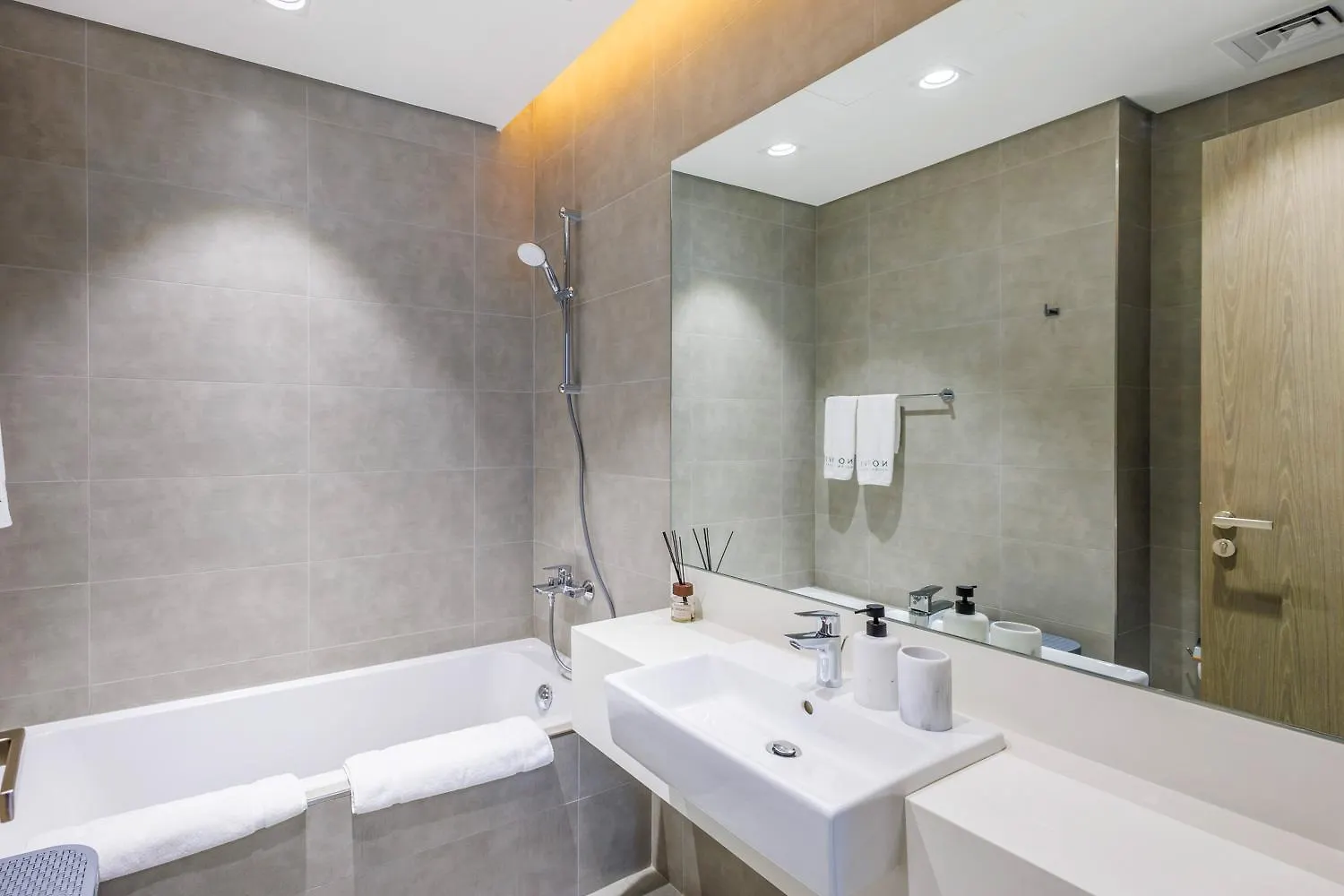 Charming 1 Bedroom Apt In Mbr - Near Downtown Dubai Apartment