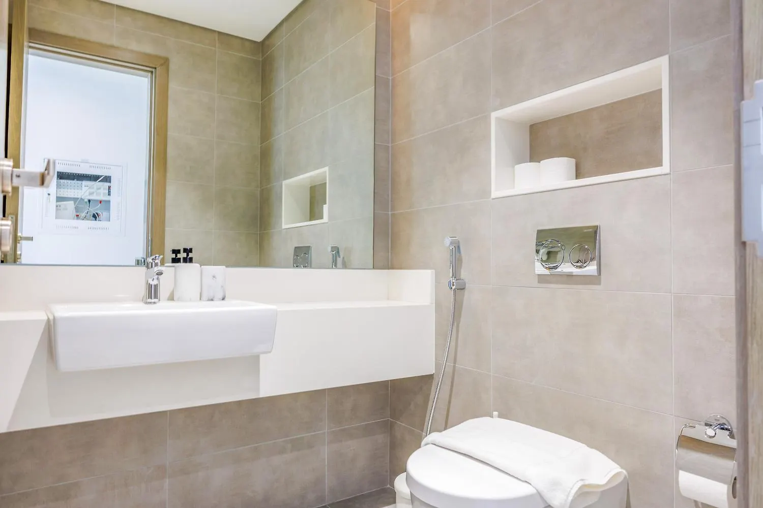 Charming 1 Bedroom Apt In Mbr - Near Downtown Dubai 0*,